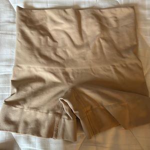 Not worn high waisted shape-wear boy short